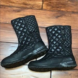 The north face quilted pull on soft, warm boots
